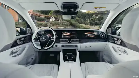Official images of the new Maybach GLS 680 have been released, showcasing comprehensive upgrades from the mid-cycle facelift. 7508b9e66f814544b019b8911029478a~tplv f042mdwyw7 original 480 0