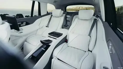 Official images of the new Maybach GLS 680 have been released, showcasing comprehensive upgrades from the mid-cycle facelift. 872ffaa0f766435ca588c6e3a3ff05d6~tplv f042mdwyw7 original 480 0